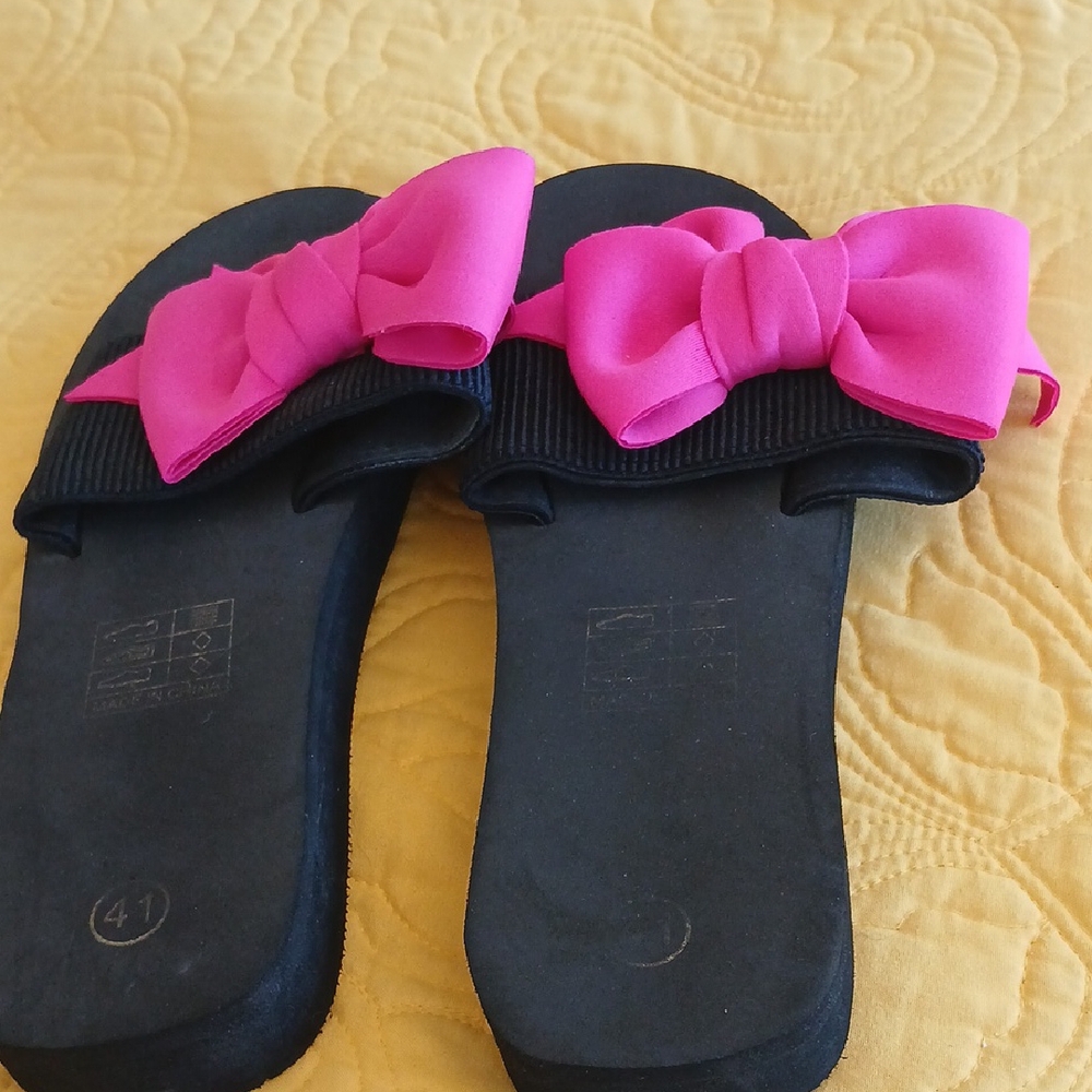 Elegant Black Sandals with Pink Bow